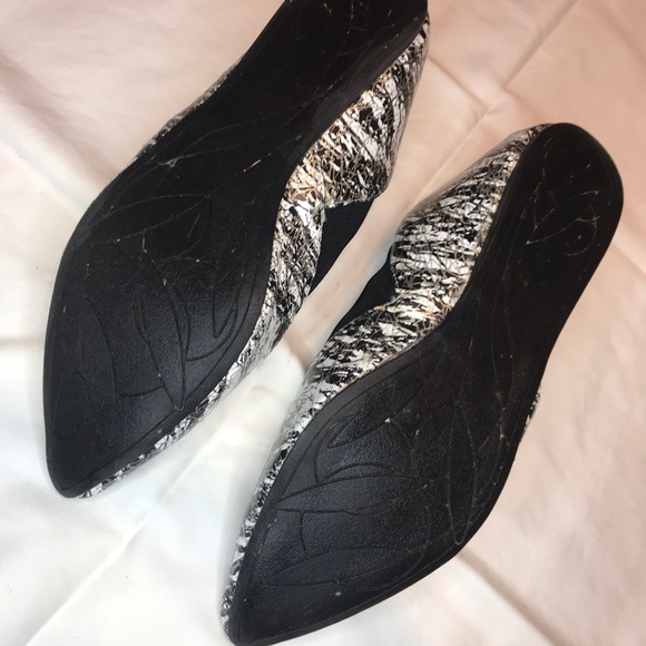 Black and white pointed flats - Picture 4 of 4